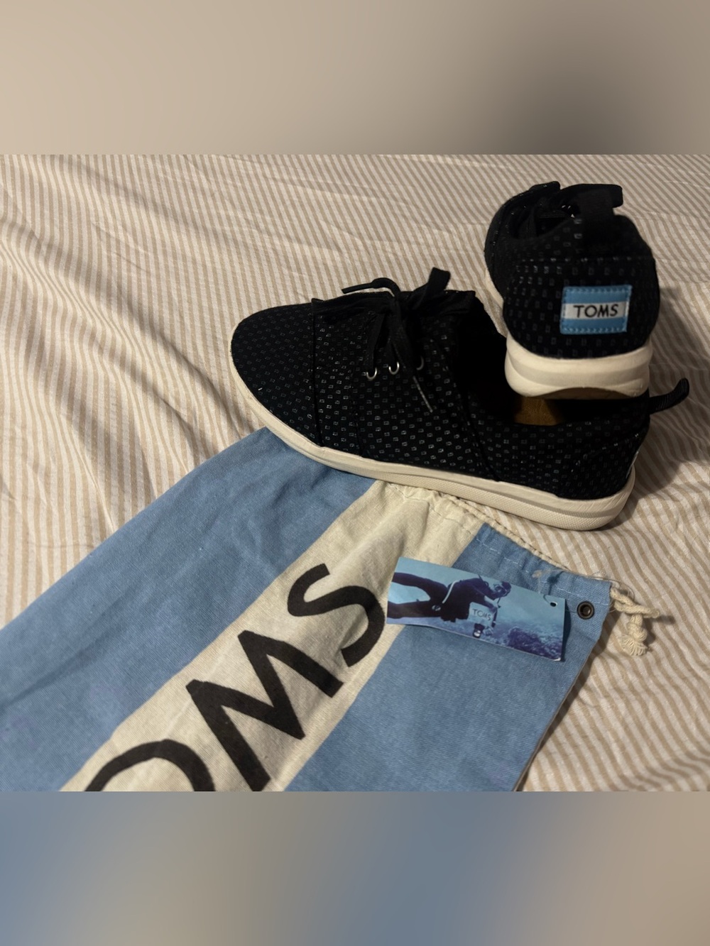 ✨✨TOM’s Sneakers✨✨